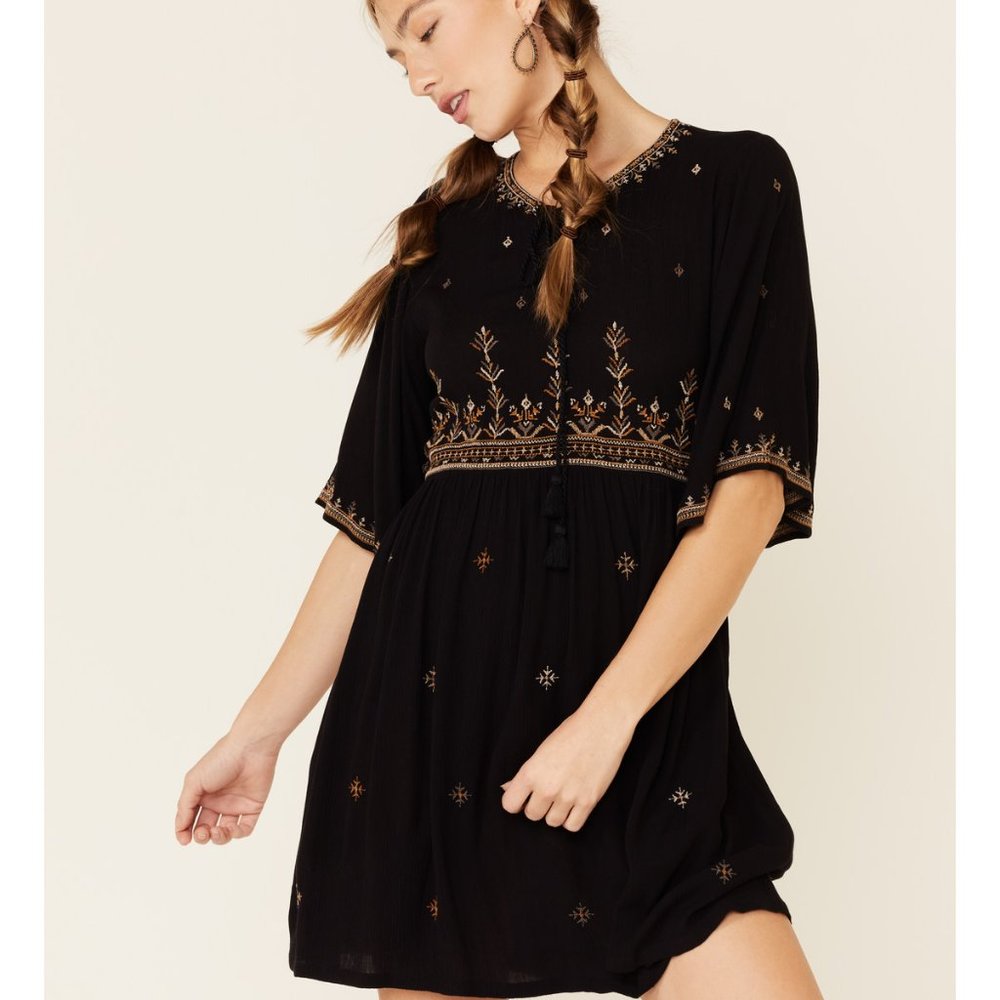 SHYANNE WOMEN'S EMBROIDERED LACE-UP PEASANT DRESS SMALL - Picture 2 of 7